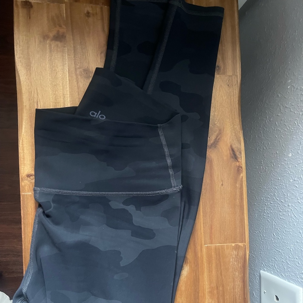 Alo 28” camo leggings
